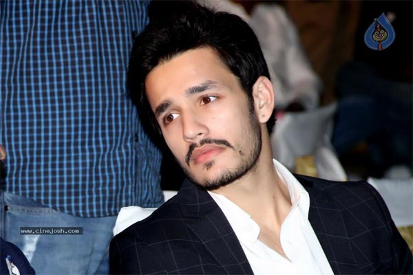 akkineni akhil,naga chaitanya,nagarjuna,vinayak,nithin  నిజంగా అఖిల్‌ కు అంత రేంజ్‌ ఉందా? 